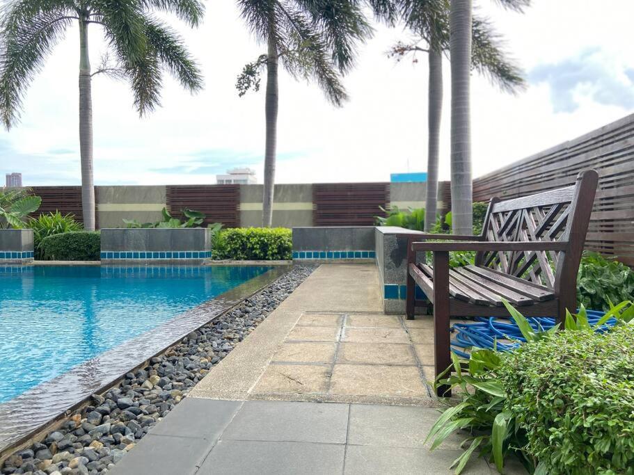 Baan Nonzee Condo Kingsize Bed Big Room In Sathorn Banguecoque Exterior foto