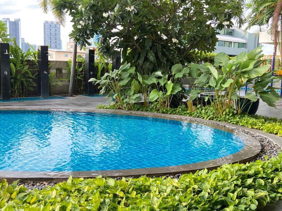 Baan Nonzee Condo Kingsize Bed Big Room In Sathorn Banguecoque Exterior foto